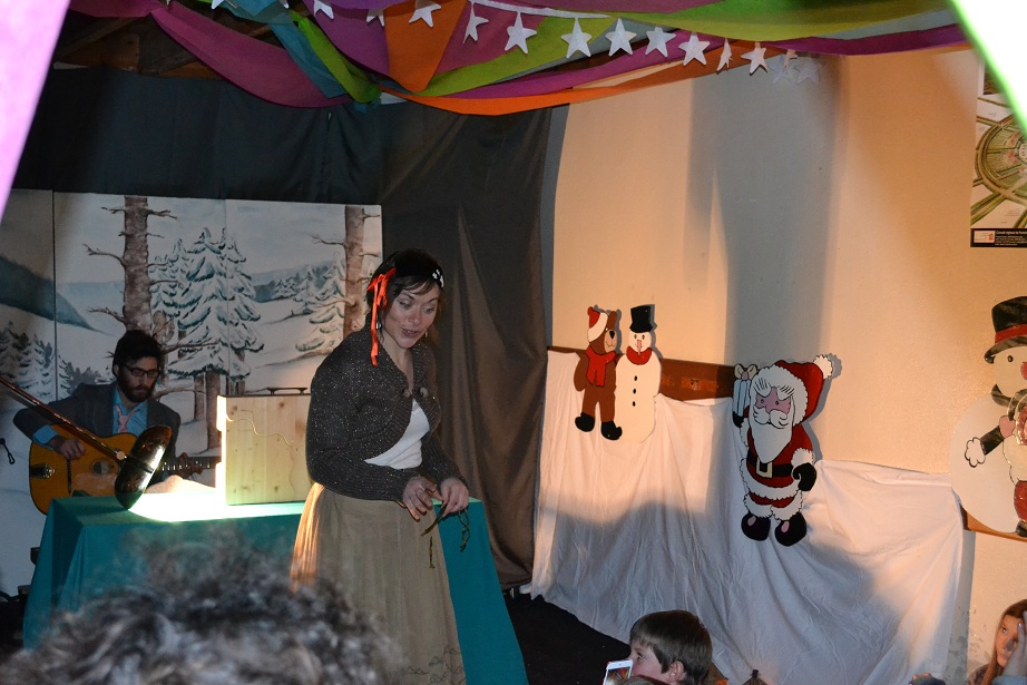 Spectacle de Contes et kamishibaï d'hiver organisé par le comité des fêtes de Villedieu les mouthe. Décembre 2012.
