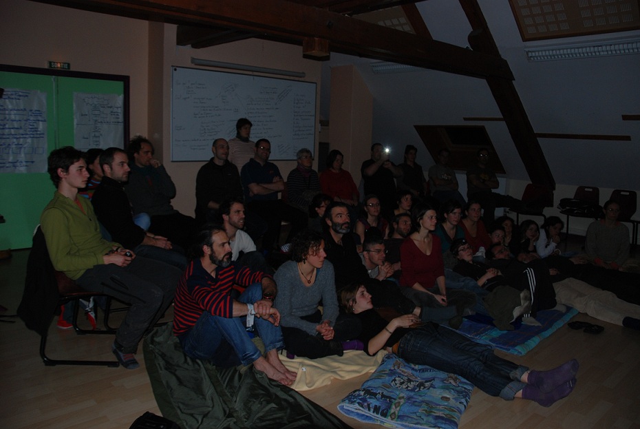 Des éducateurs à l'environnement de France réunis pour une de mes représentation kamishibaï lors des rencontres Sortir en janvier 2013